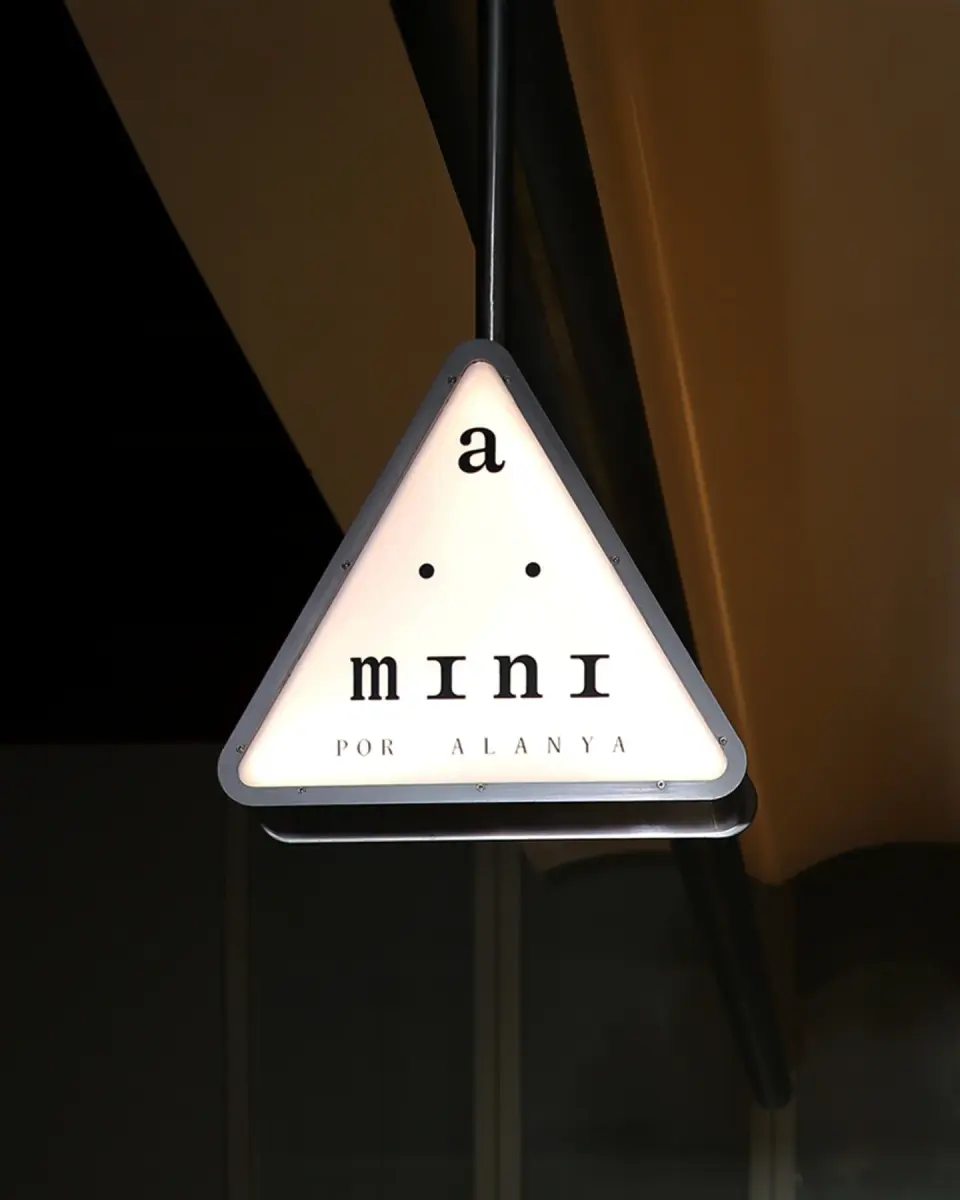 A mini · Bodega y Quadra